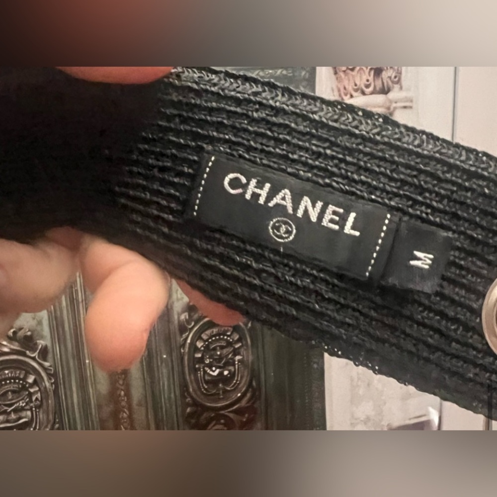 CHANEL BLACK RAFFIA 2018 CAMELLIA VISOR Like New - Picture 3 of 9
